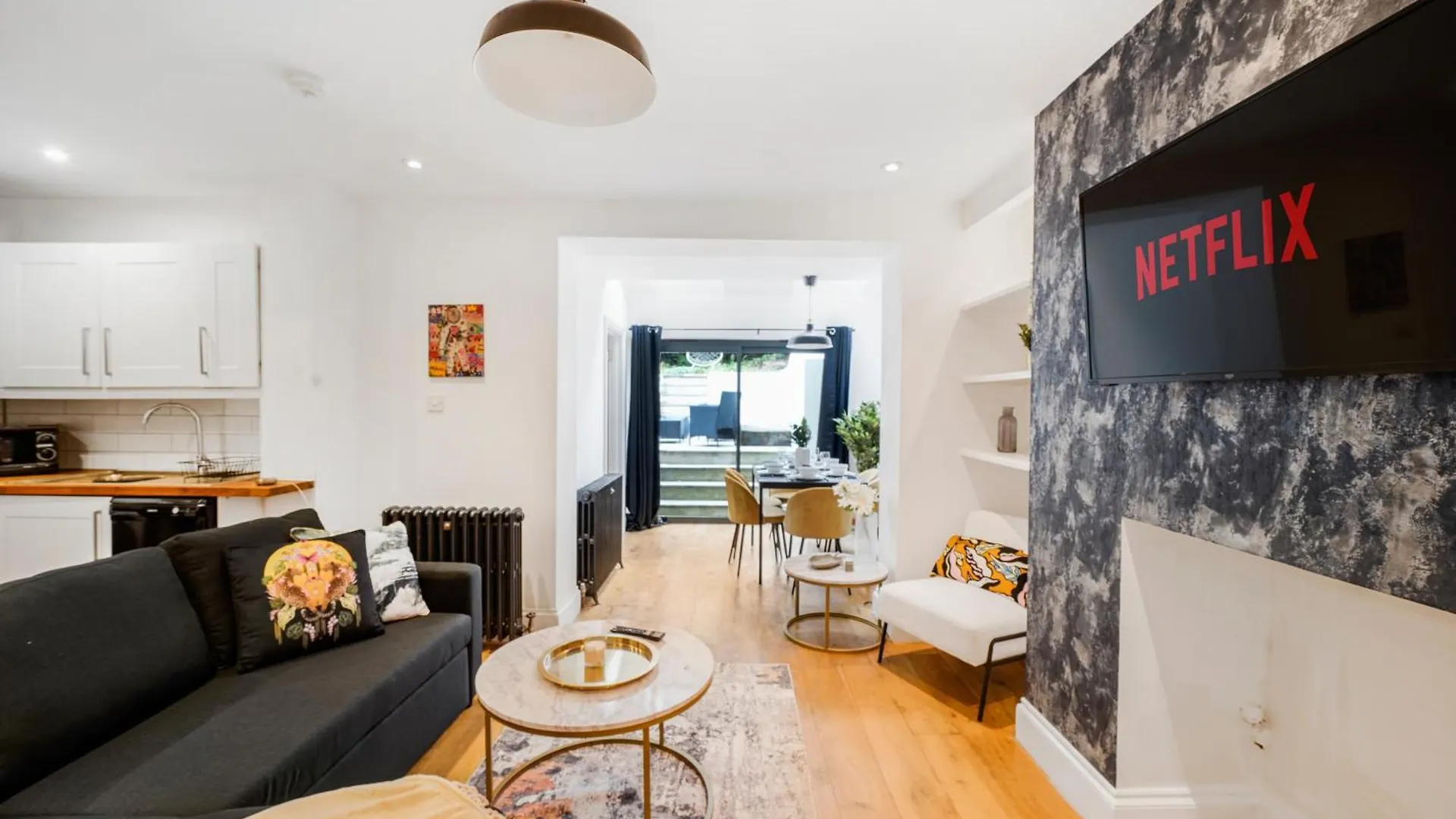 Classy Abode In Hackney - Garden - Sleeps 6 contacts