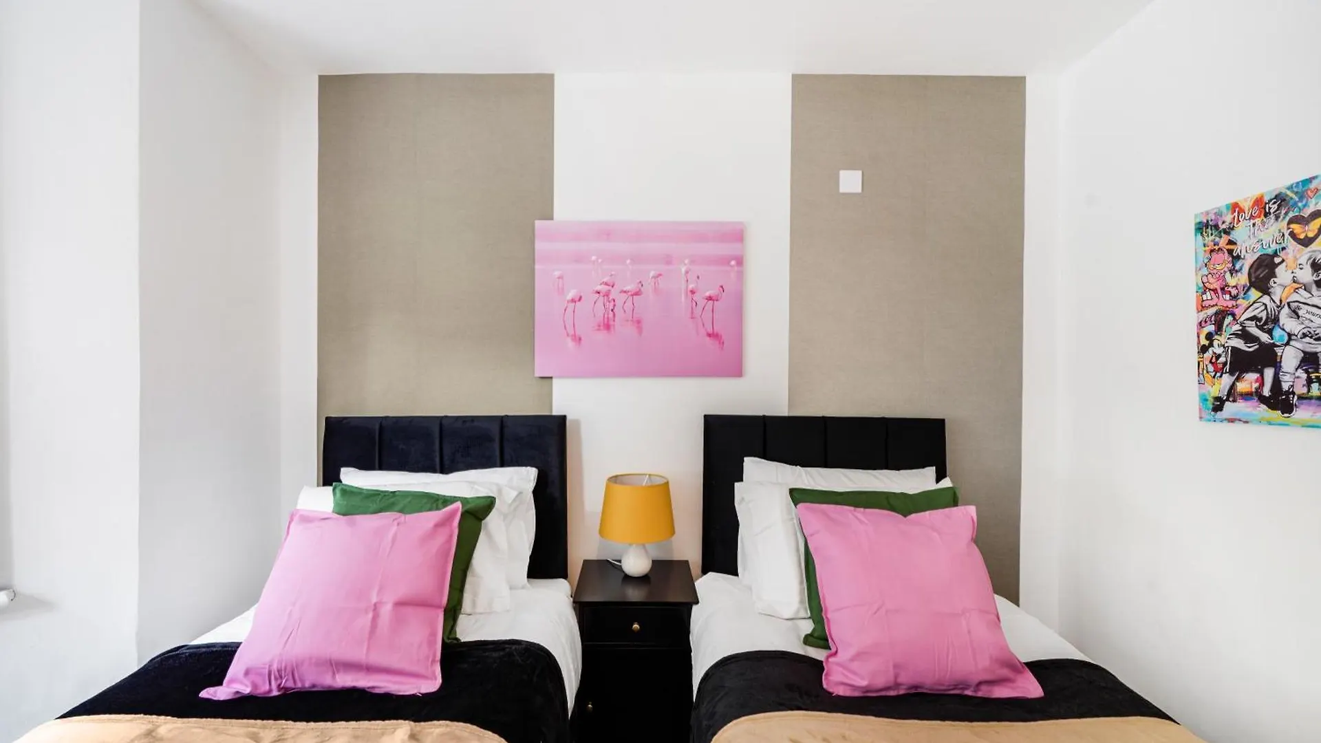 Classy Abode In Hackney - Garden - Sleeps 6 Apartment London 0*,